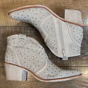 Pierre Dumas Elegant Gray Studded Ankle Boots